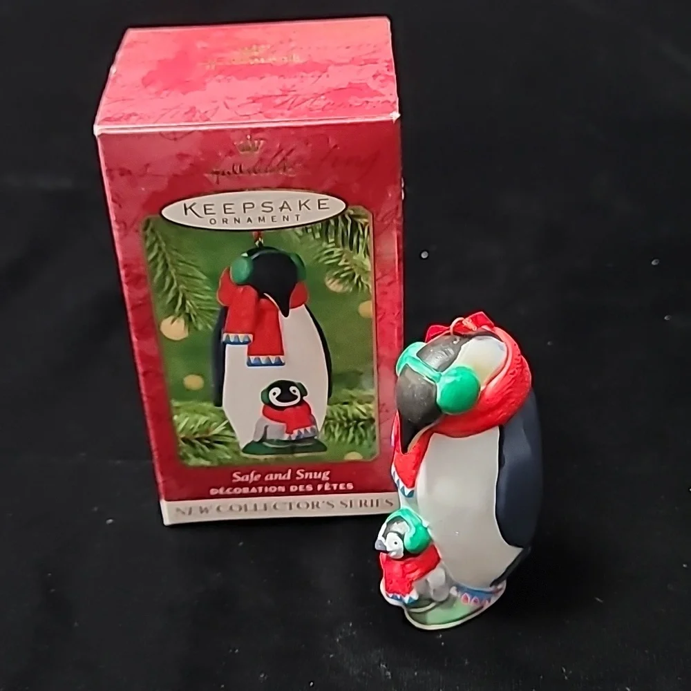 Vintage 2001 Hallmark Keepsake‎ Ornament Safe and Snug Ornament